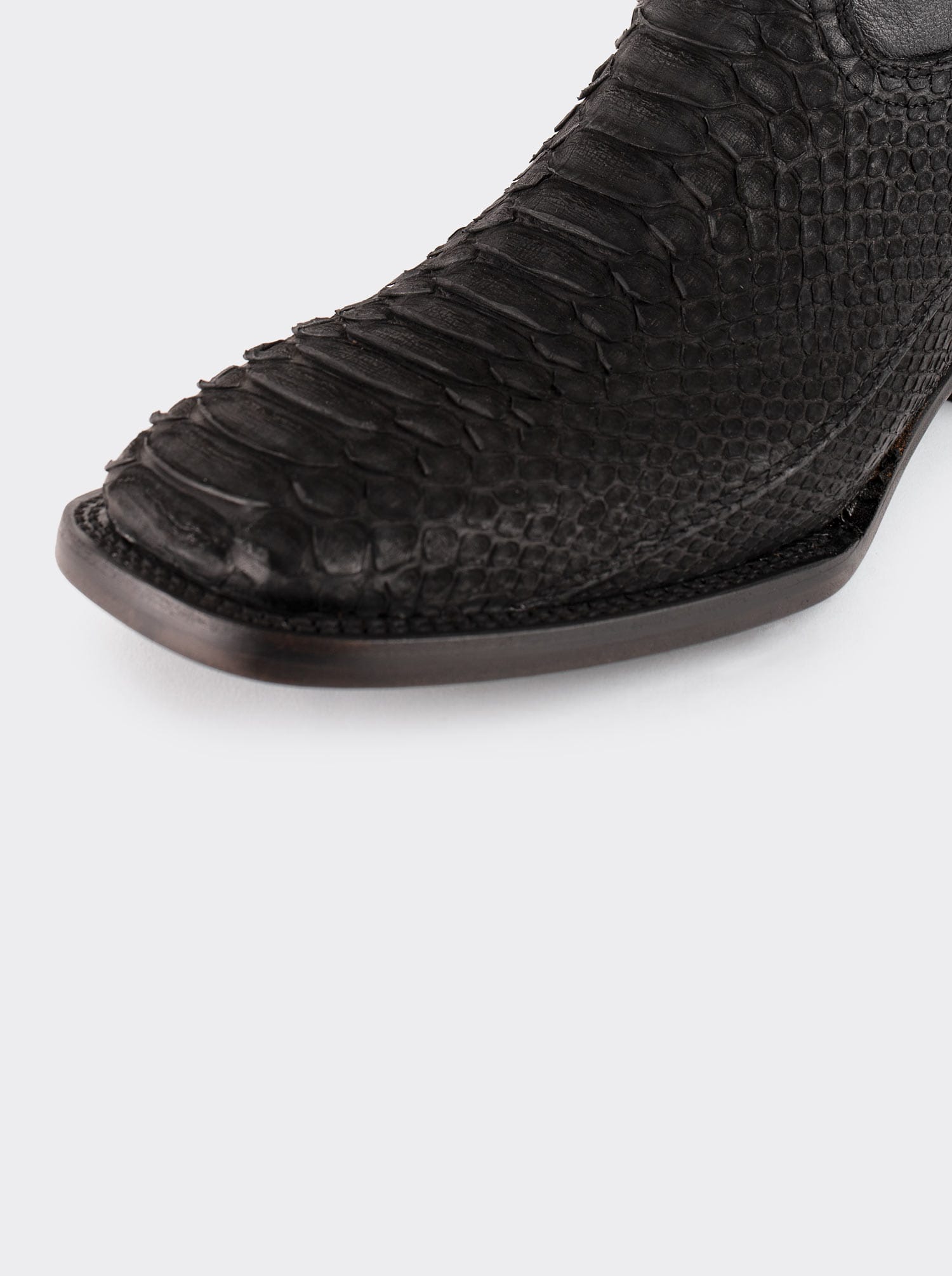 Bota Rodeo con Suela de Cuero en Piel Genuina de Pitón Nobuck Negro Estilo 1558