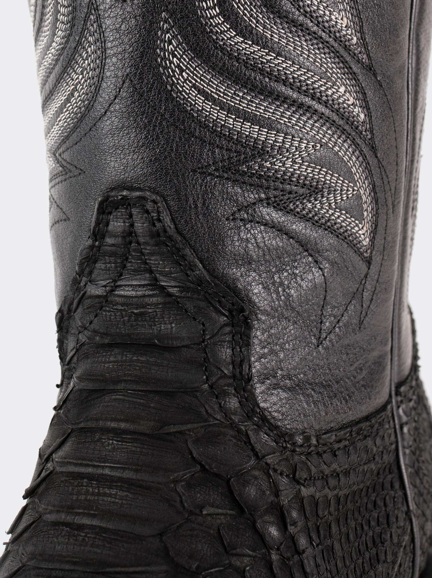 Bota Rodeo con Suela de Cuero en Piel Genuina de Pitón Nobuck Negro Estilo 1558