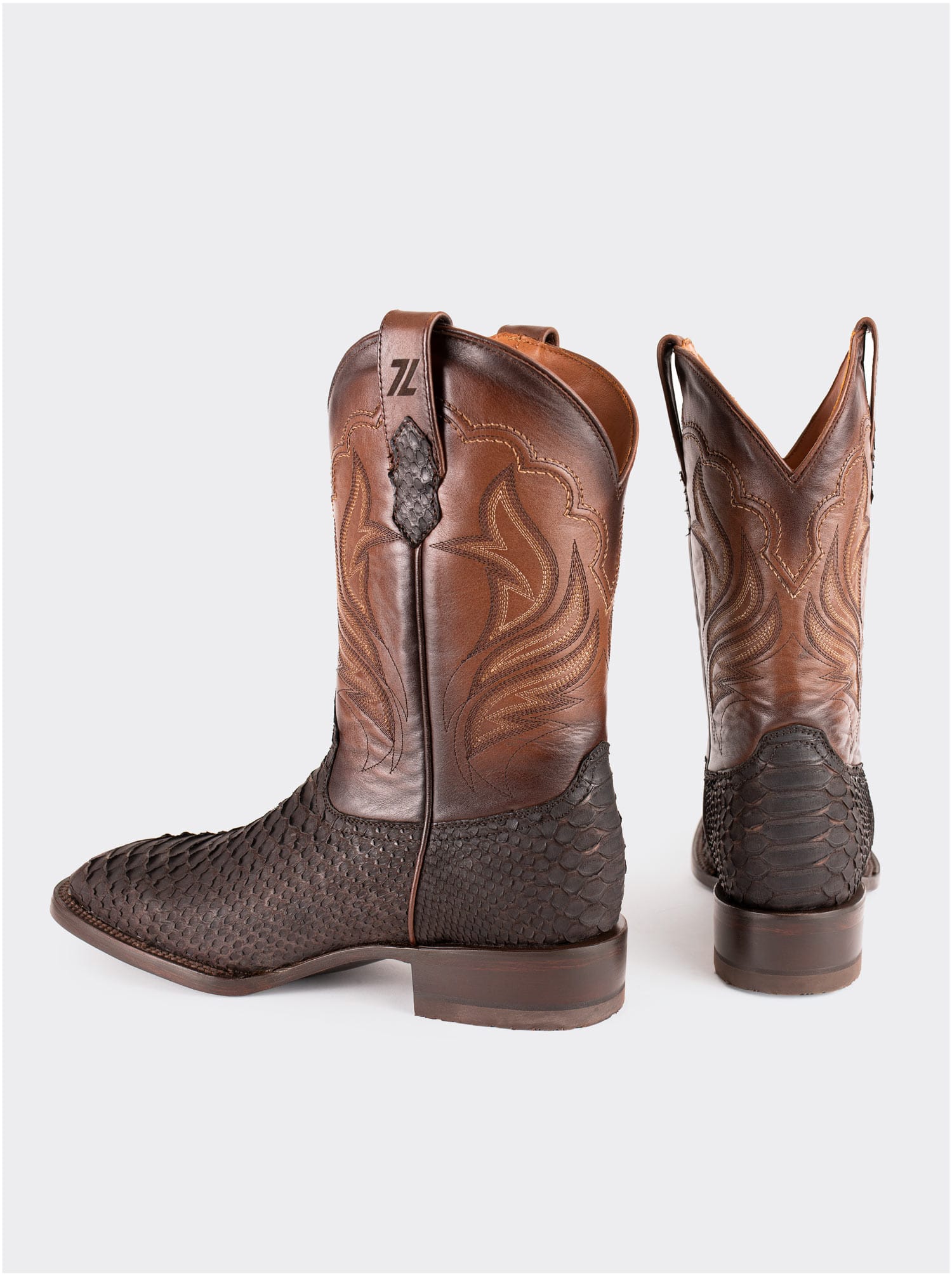 Bota Rodeo con Suela de Cuero en Piel Genuina de Pitón Nobuck Café Estilo 1558