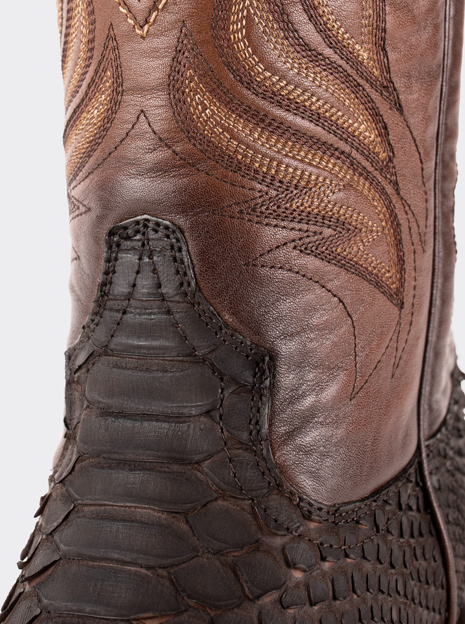 Bota Rodeo con Suela de Cuero en Piel Genuina de Pitón Nobuck Café Estilo 1558