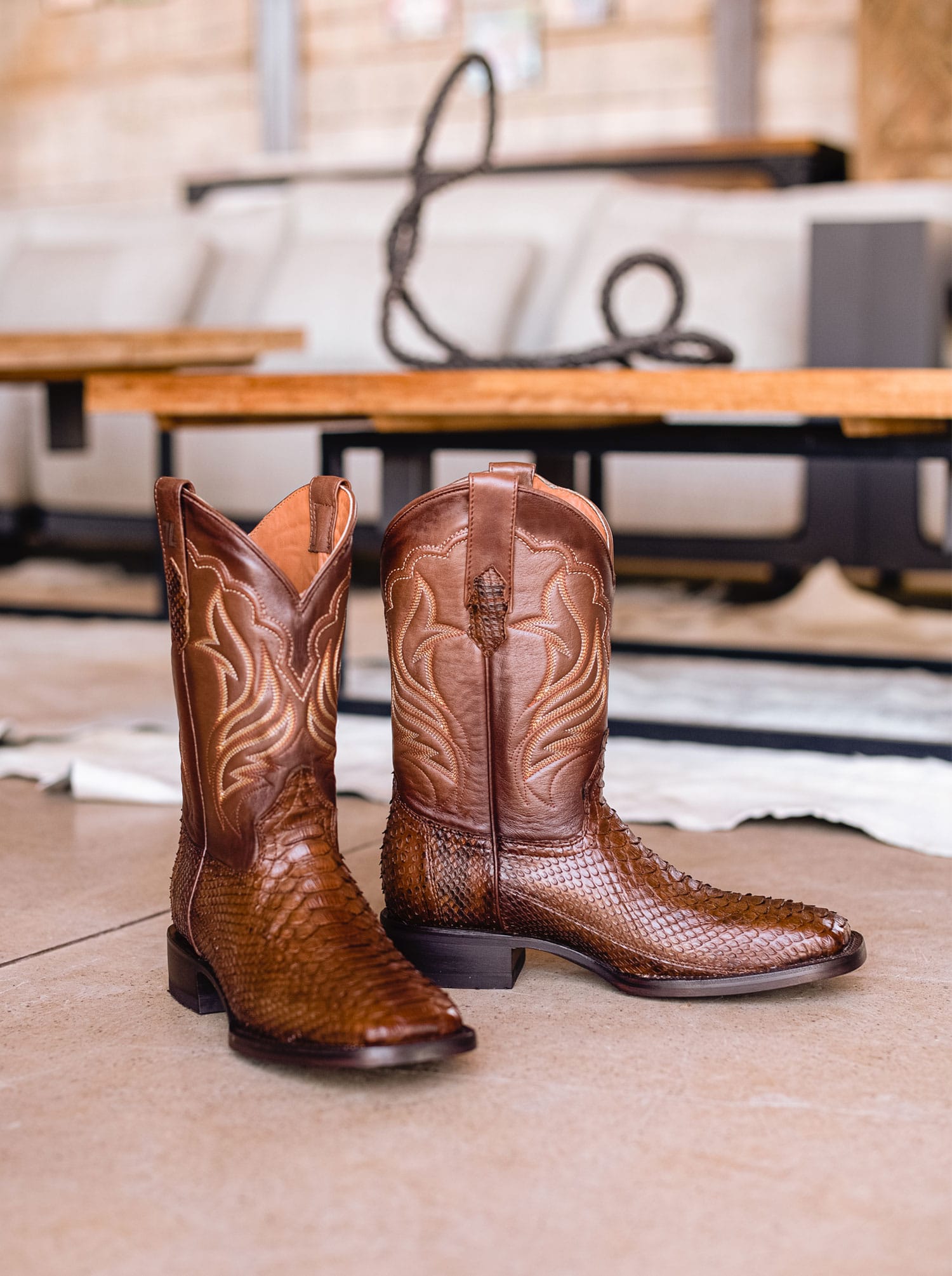 Bota Rodeo con Suela de Cuero en Piel Genuina de Pitón Caramel Estilo 1558
