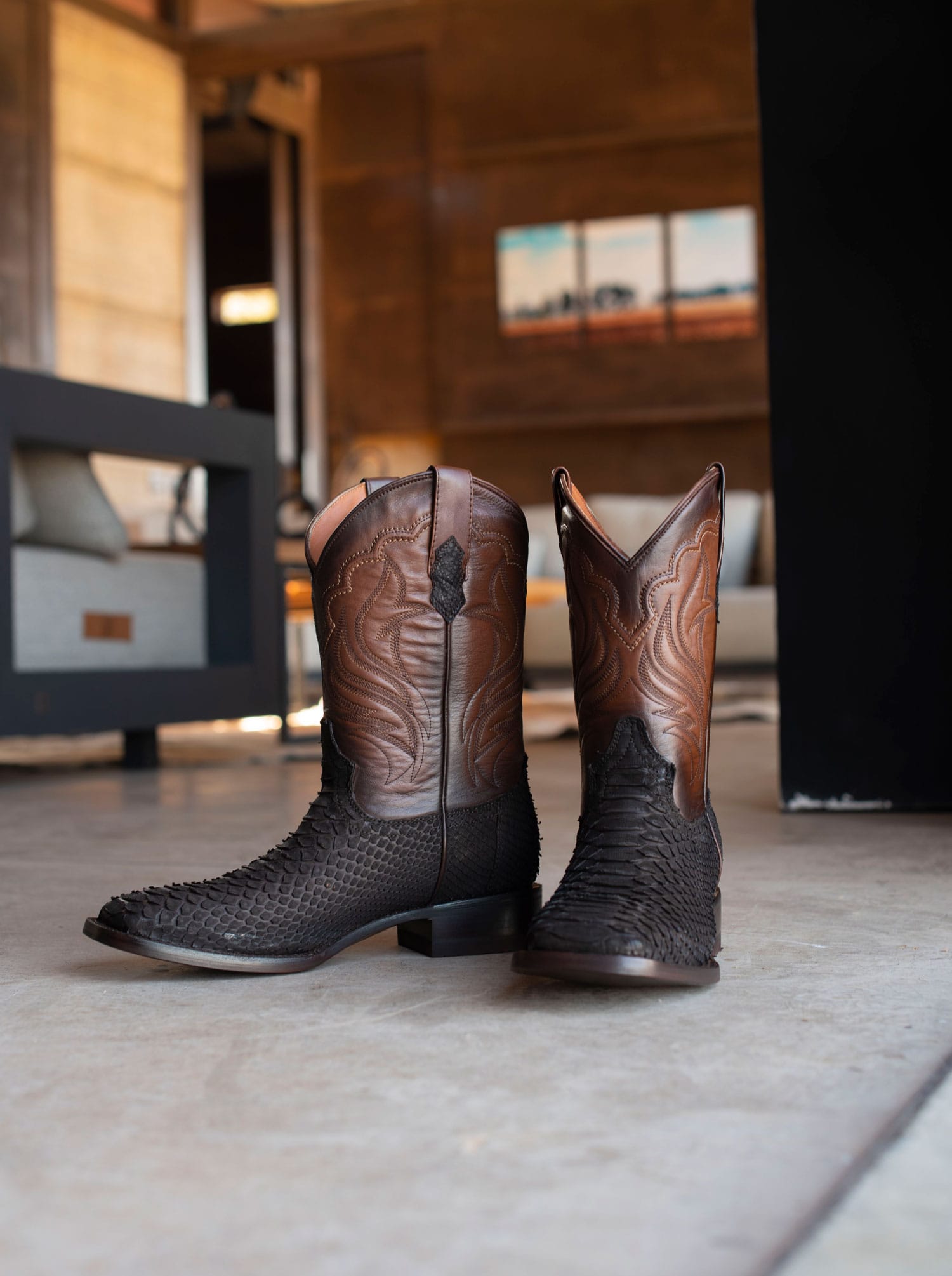 Bota Rodeo con Suela de Cuero en Piel Genuina de Pitón Nobuck Café Estilo 1558